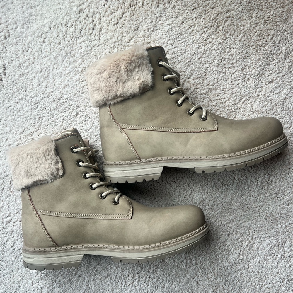 Boots - Picture 3 of 6